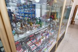 -逝水玩具折扣店