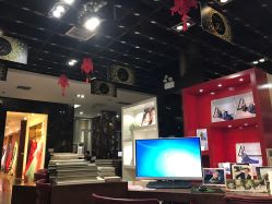 -现代经典婚纱摄影