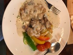 香煎鸡排配特制蘑菇酱-斯比特花园西餐厅(东方商厦店)