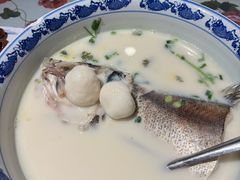 巨碗鱼头汤-南京金牛湖巨碗鱼头