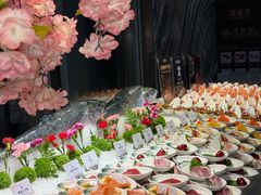 -雍容荟帝王蟹活龙虾展台自助(IFS黑金店)