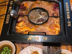 -老牌坊云南鱼豆花火锅(爱建店)