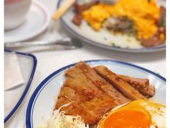 猪颈排鸡蛋扒饭-食运茶餐厅(文化宫店)