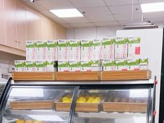 面包甜点陈列柜-桐园果汇(湖贝店)