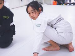 -菠萝格斗巴西柔术训练馆