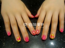 33 034---------悦指间美甲美睫