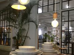 -洪小鹏生活美学馆(领SHOW天地店)
