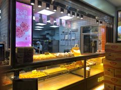 面包甜点陈列柜-鲍师傅糕点(江苏路店)