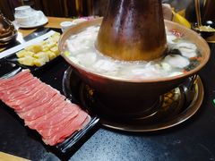 -果松木炭酸菜铜火锅·外婆参鸡汤