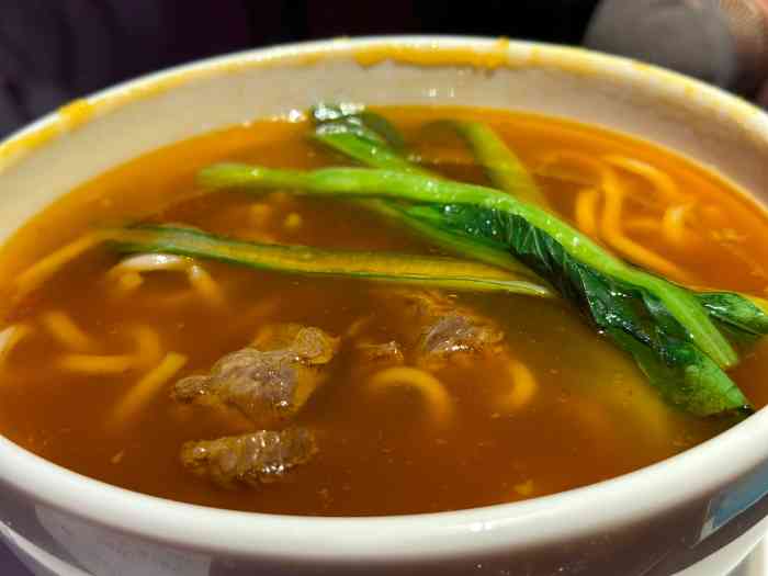 想知95供应商来纯k大酒店吃饭~ [樱花]色:点了卤肉饭,牛肉面,甘梅