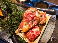 -山川小町·极番烧肉(新地假日广场店)