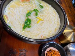 -银米·云南传统过桥米线(双廊黑金冠店)