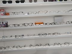 -美式眼镜·授权蔡司.依视路.尼康.豪雅.明月(南翔印象城店)