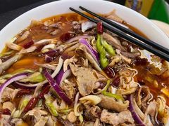 -布尔津河堤夜市