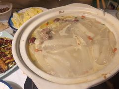 -霄汉牛三鲜湖北砂锅菜(万松园2店)