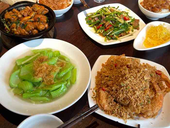 阿公阿嬷酒菜处(蓝色港湾店)-"和朋友逛街,走到门口被装修吸引了,店面