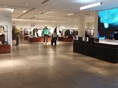 -URBAN REVIVO(高德置地广场·春广场店)