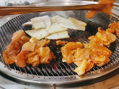 -围炉肉舍•炭烤活鳗•丹东海鲜烤肉(步行街店)