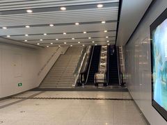 -新百广场(地铁站)