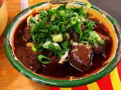-拈签一笑黄牛肉辣卤串串