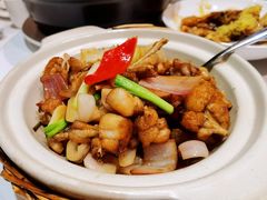 砂锅葱香蛙-南麓·浙里(外滩店)