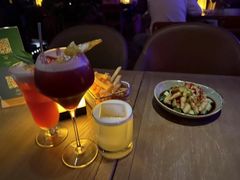 -FOUR PLAY BAR
