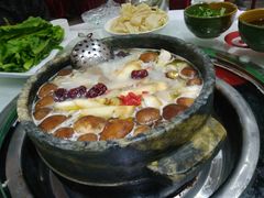 -南渝食府.墨脱石锅松茸鸡