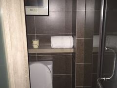 -西安大雁塔科技大学地铁站亚朵酒店