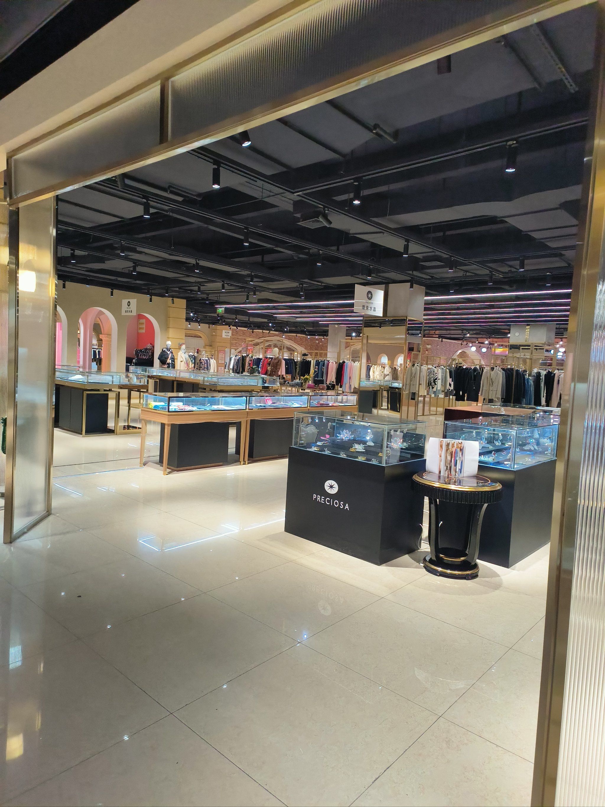 觉得应该白天比晚上好看,本来以为在这里能