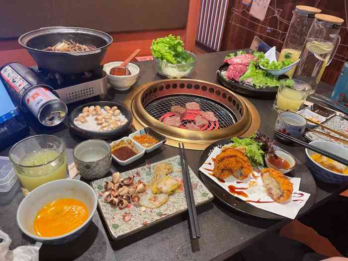 这家店在九龙山那边,离合生汇蛮近,在外面可以看见小浣熊们的窝窝