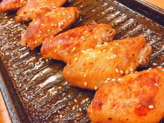 料理烤焦香翅中-老东镇啤酒屋海鲜加工·蒸汽海鲜·海鲜烧烤(台东店)