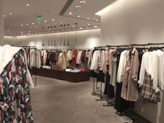-URBAN REVIVO(高德置地广场·春广场店)