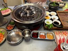 -围炉肉舍•炭烤活鳗•丹东海鲜烤肉(步行街店)