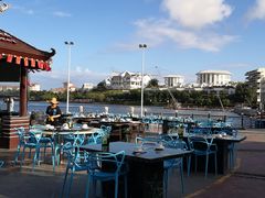 -亚龙湾亚泰商业街