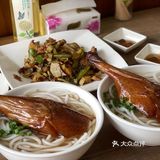 -一整个烧鹅腿，看了都流口水🤤-