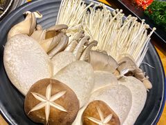 蔬菜拼盘-唯成•韩国炭火烤肉 유성고기