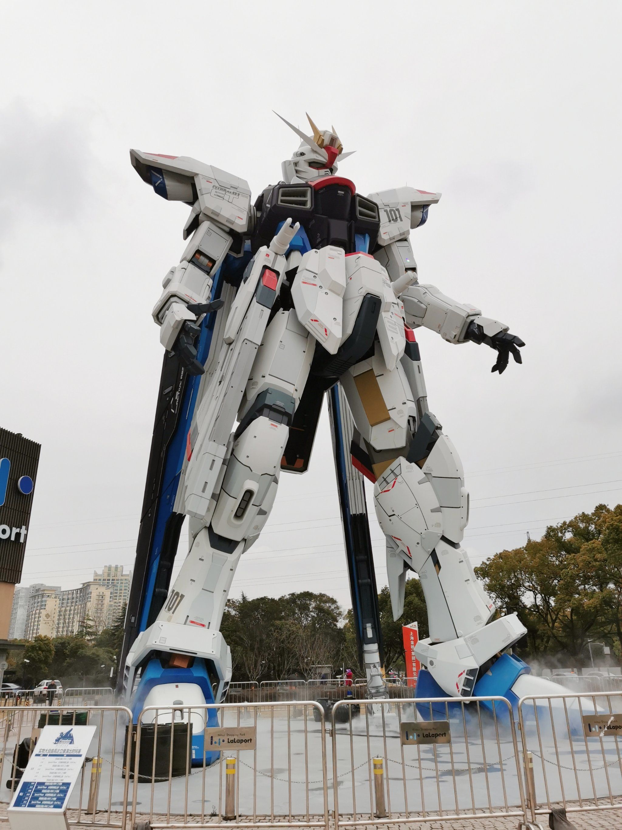 必须来打卡「自由高达立像」,日本境外唯一的高达模型,给上海的一封