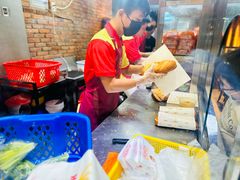 -Bánh Mì Huynh Hoa