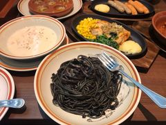 威尼斯风味墨鱼汁意面-萨莉亚意式餐厅(杭州滨江天街店)