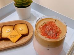 红丝绒泡沫咖啡-XI·LaundryCafe 喜咖自助洗衣咖啡店