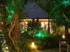 -茅草房·河畔园林火锅