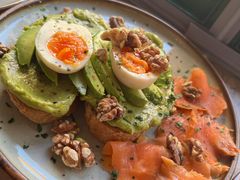 牛油果煮蛋吐司-RAC BAR(安福路店)