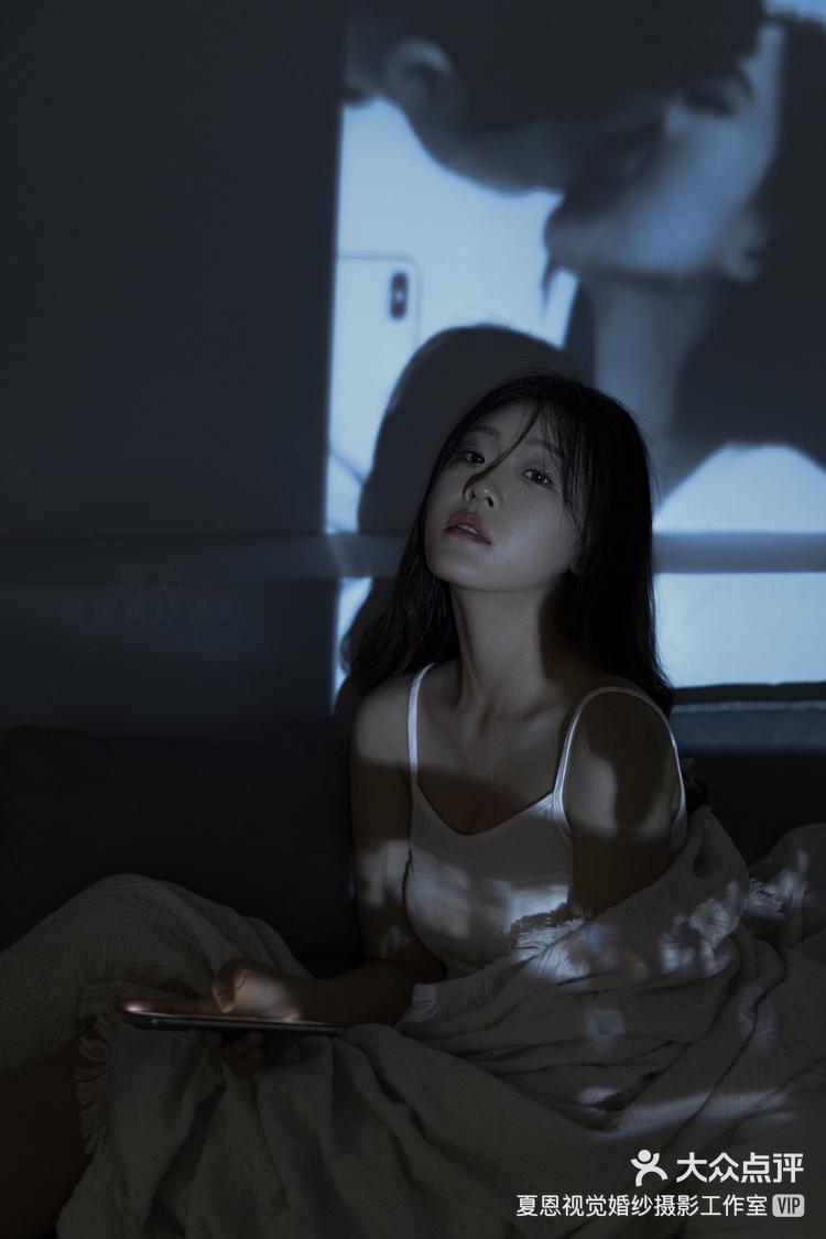 失恋了拍的个人写真也好悲伤