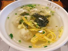 鲜肉小馄饨-馋三尺蟹粉小笼(人民广场店)