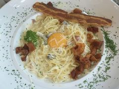 -Chom Cafe and Restaurant
