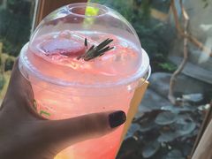 -Chom Cafe and Restaurant