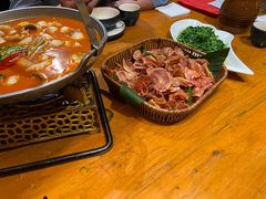 -老滇山寨•云南特色菜•地方菜•民族风情歌舞表演(金碧店)