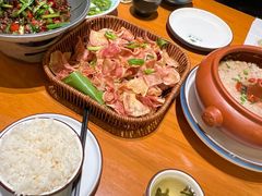 -老滇山寨•云南特色菜•地方菜•民族风情歌舞表演(金碧店)