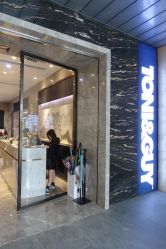 -TONI&GUY