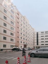 -百荣世贸商城二期四楼玩具城